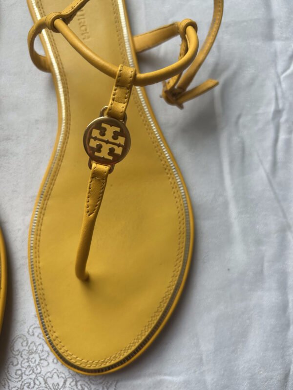 15 TB(2) Tory Burch Marion Thong Sandals