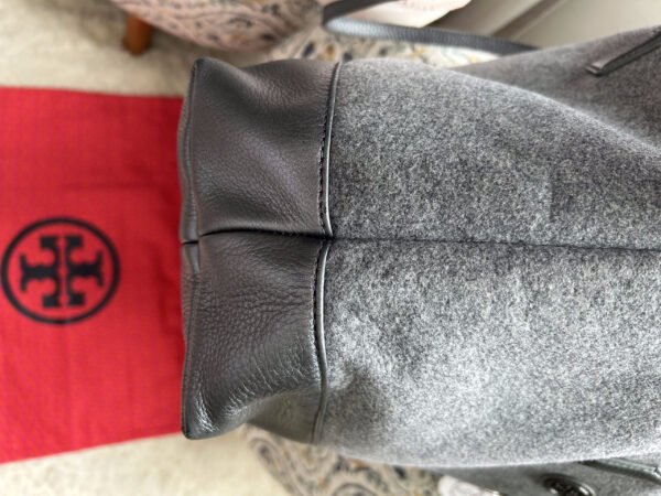 21 TB(2) Tory Burch Tote Bag