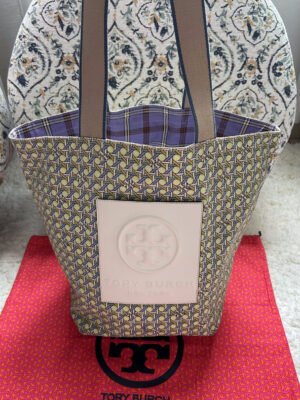 22 TB(5) Tory Burch Beach Bag Reversible