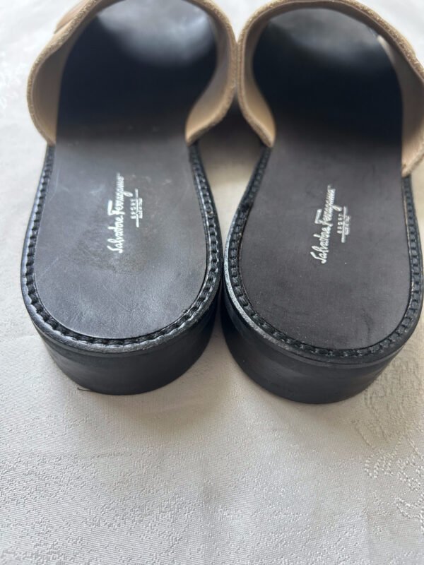 55 SF(1) Salvatore Ferragamo Leather Flat Sandals