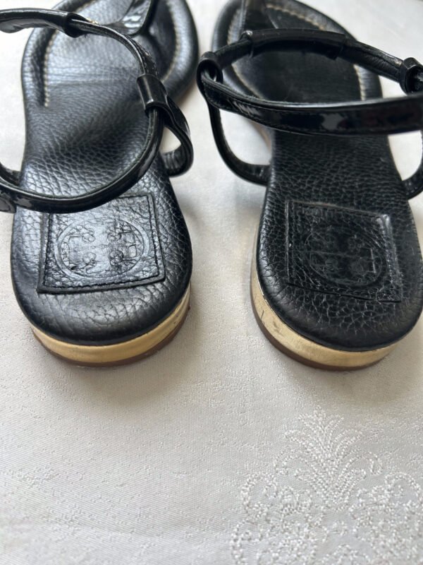 63 TB(2) Tory Burch Thong Sandals