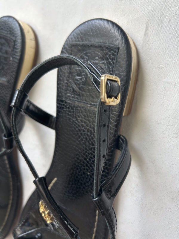 63 TB(4) Tory Burch Thong Sandals
