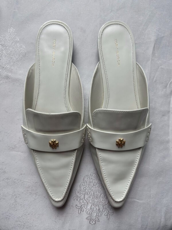9 TB(3) Tory Burch Pointed Loafer